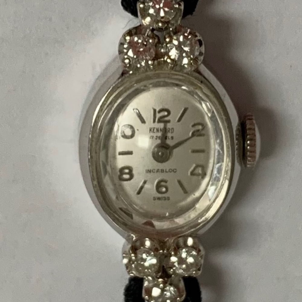 14k White Gold Diamond Ladies Wristwatch - Picture 4 of 8